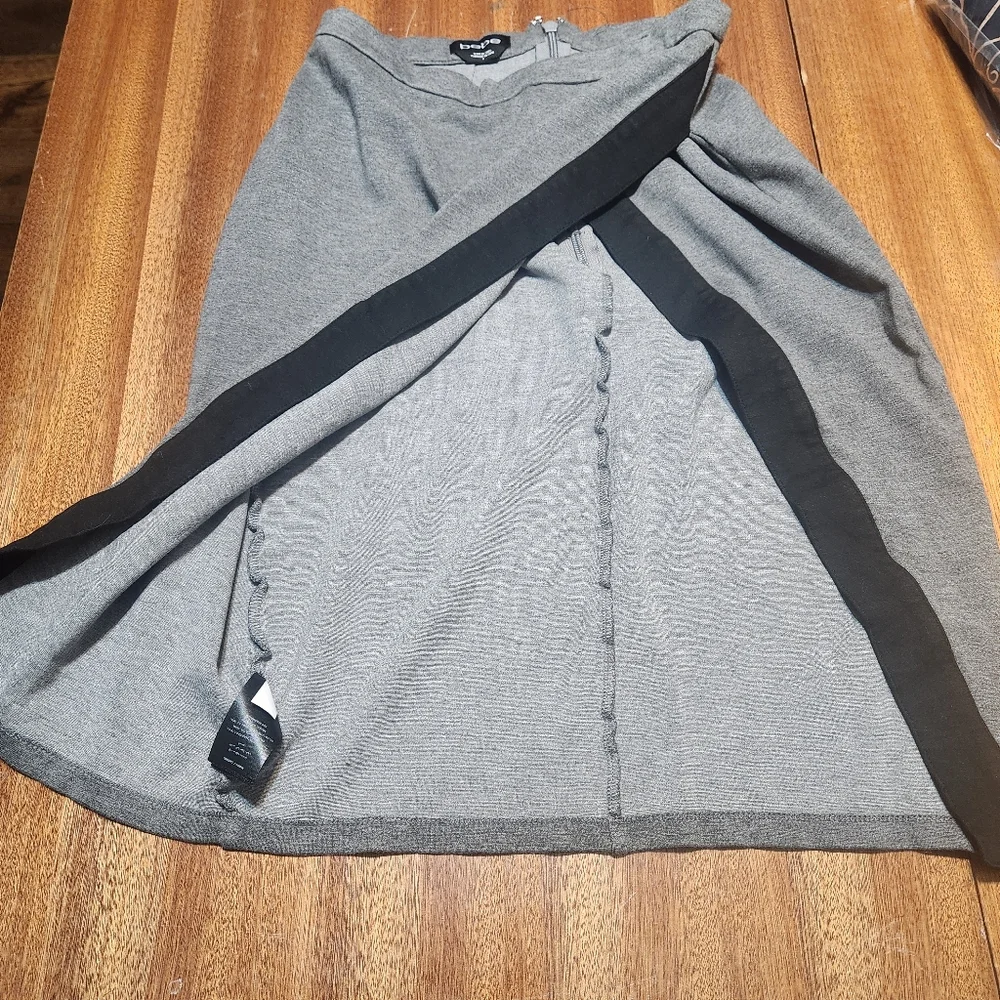 Bebe Elegant Gray Wrap Skirt Sz 6 - Picture 6 of 13